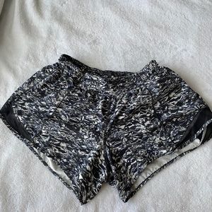 Lululemon hotty hot short 2.5in